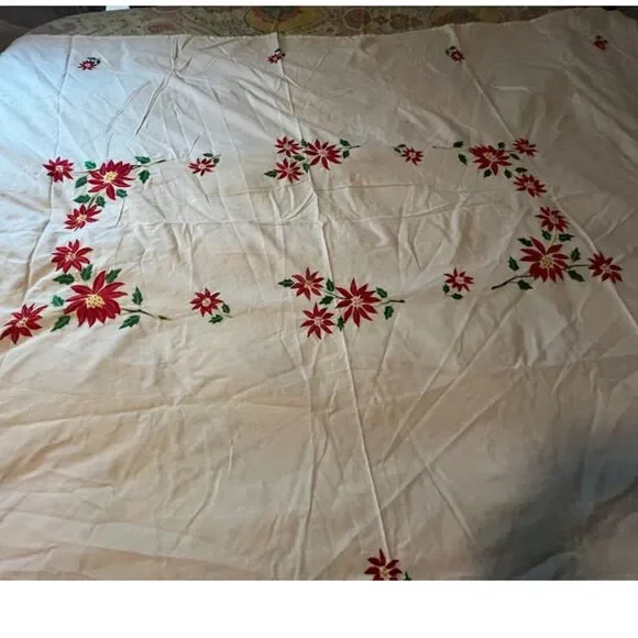 Vintage White Tablecloth 90x57 Hand Embroidered Red Floral Linen Farmhouse - Picture 4 of 5